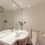Open Space With Air Conditioning And Patio Privato 아파트