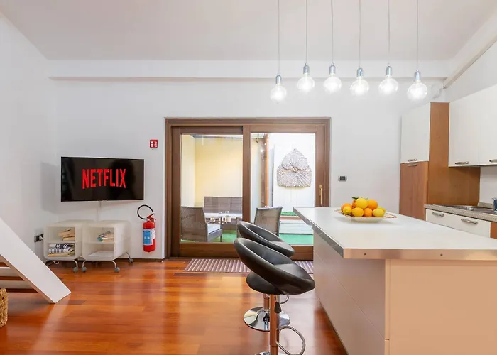 Open Space With Air Conditioning And Patio Privato Apartamento *