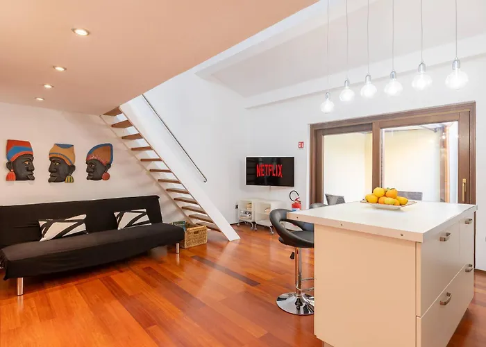 Open Space With Air Conditioning And Patio Privato Apartamento *