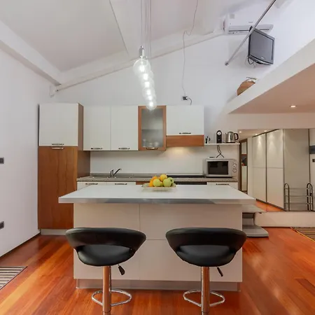 Open Space With Air Conditioning And Patio Privato
